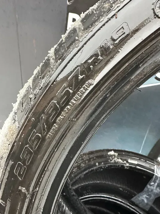 235/35 R19 Austone Athena 22г комплект шин летних.
