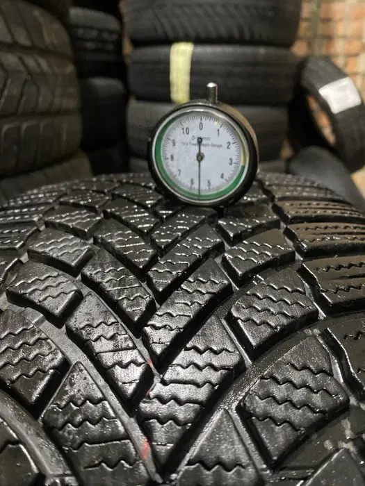 235/50 R19 Bridgestone Blizzak 22г, пара шин зимних.