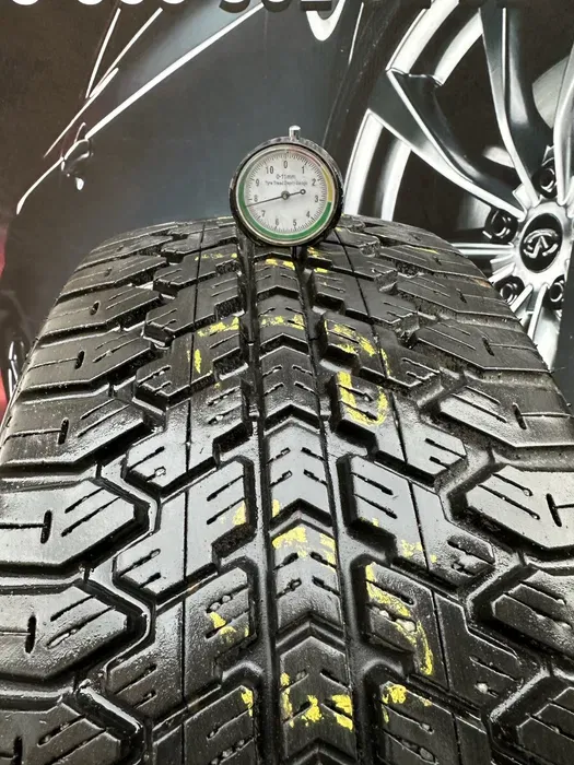 235/45 R17 Bridgestone пара шин всесезонных.