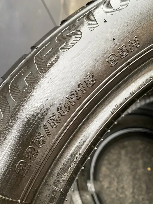 225/50 R18 Bridgestone Blizzak LM 21г комплект шин зимних.