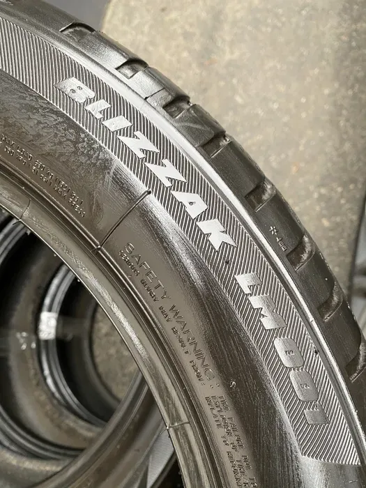 225/50 R18 Bridgestone Blizzak LM 21г комплект шин зимних.