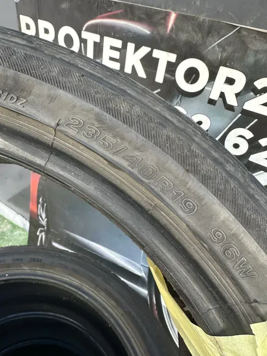 235/40 R19 Bridgestone Potenza комплект шин летних.