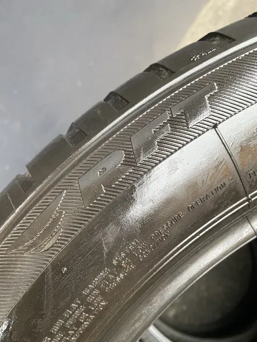 225/50 R18 Bridgestone Blizzak LM 21г комплект шин зимних.