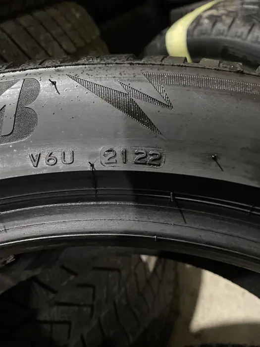 235/50 R19 Bridgestone Blizzak 22г, пара шин зимних.