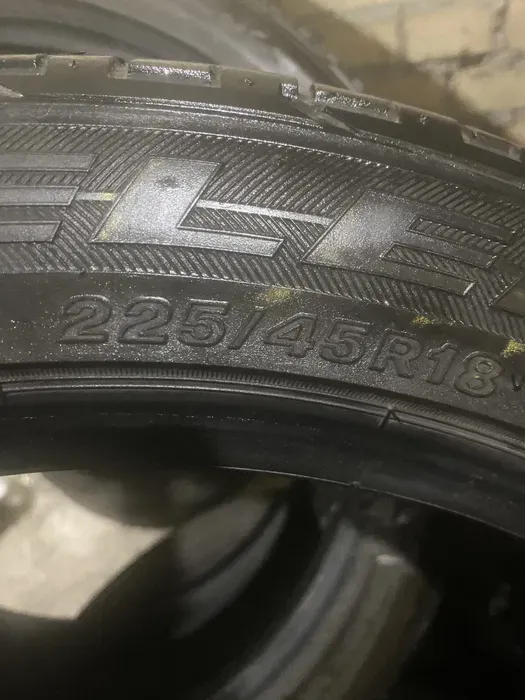 225/45 R18 Bridgestone Dueler пара шин летних