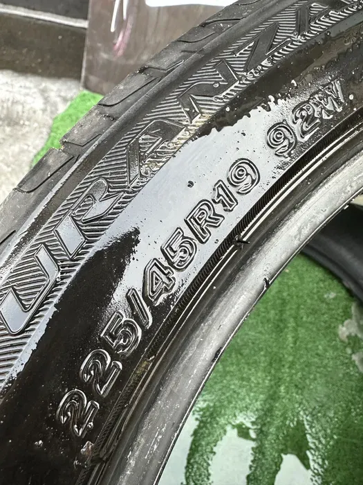 225/45 R19 Bridgestone Turanza пара шин летних.