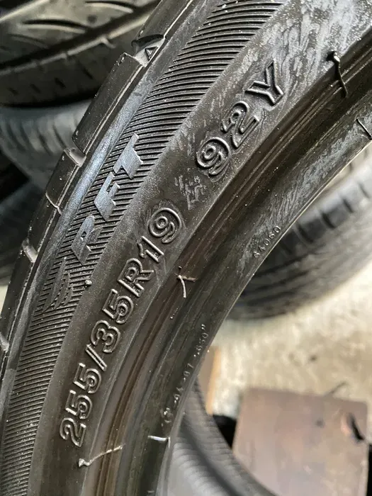 255/35 R19 Bridgestone Potenza RFT пара шин летних