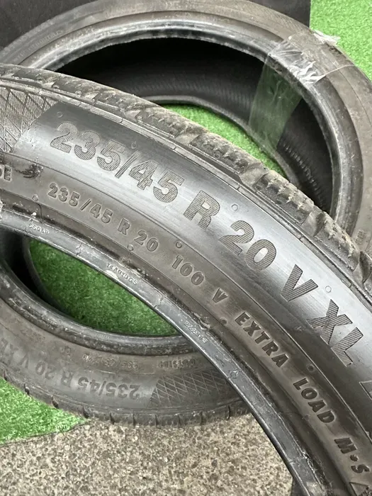 235/45 R20 Continental Winter Contact 21г пара шин зимних.