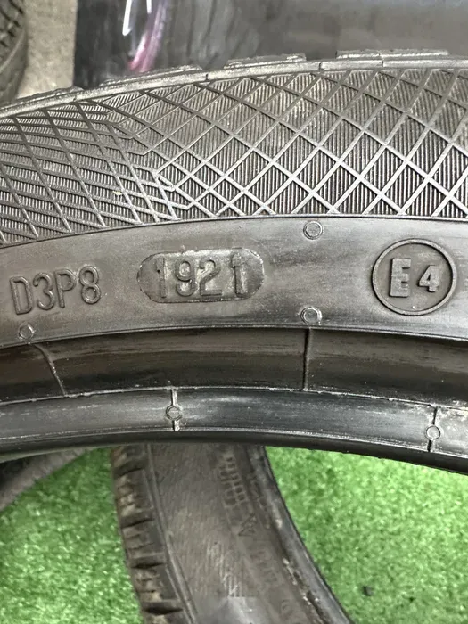 235/45 R20 Continental Winter Contact 21г пара шин зимних.