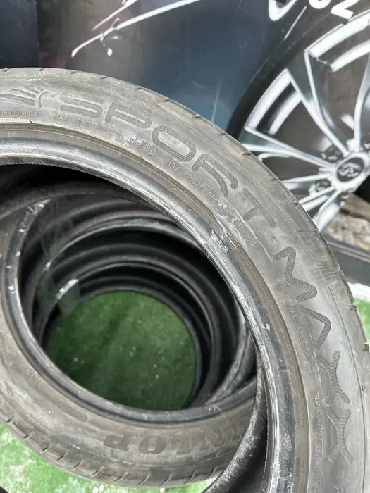 225/45 R19 Dunlop Sport Maxx комплект шин летних.