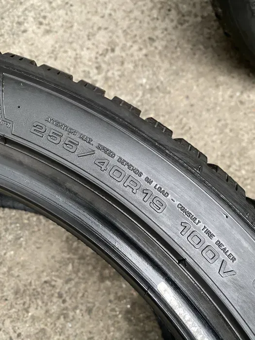 255/40 R19 Dunlop Winter Sport 21г пара шин зимних.