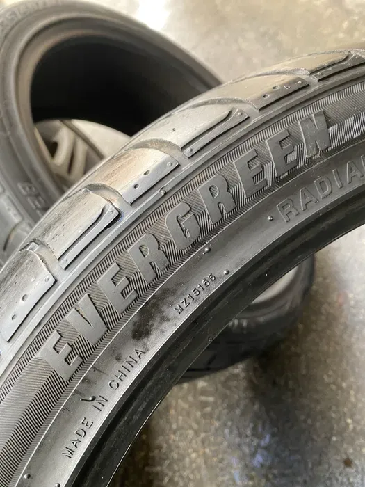 235/40 R19 EverGreen DynaControl пара шин летних