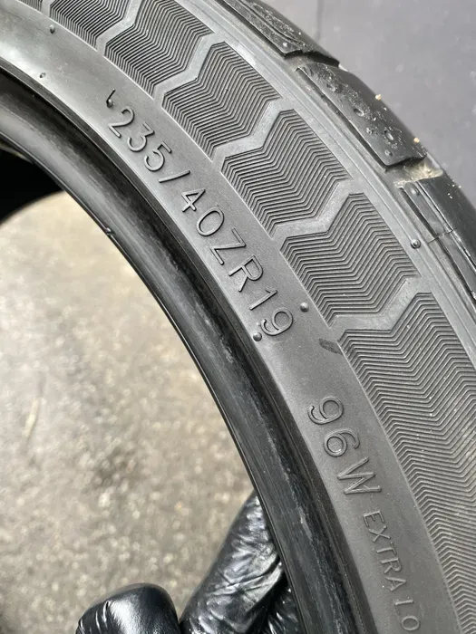 235/40 R19 EverGreen DynaControl пара шин летних