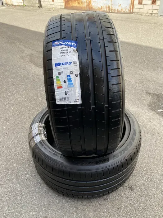 255/40 R19 Falken Azenis пара шин летних
