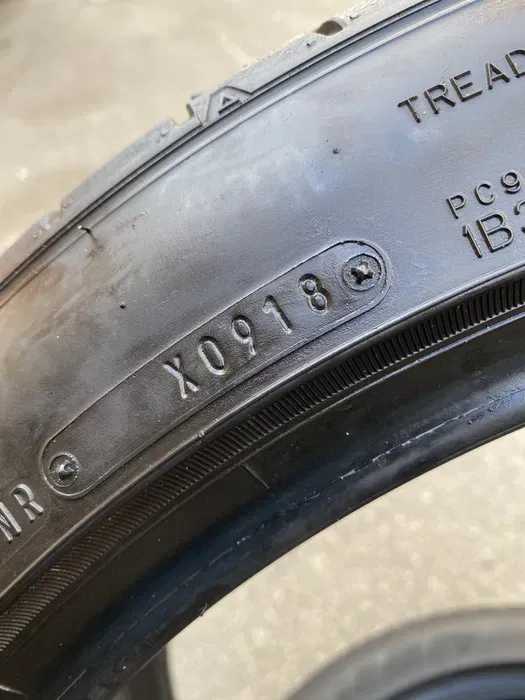 255/40 R19 Falken Azenis пара шин летних