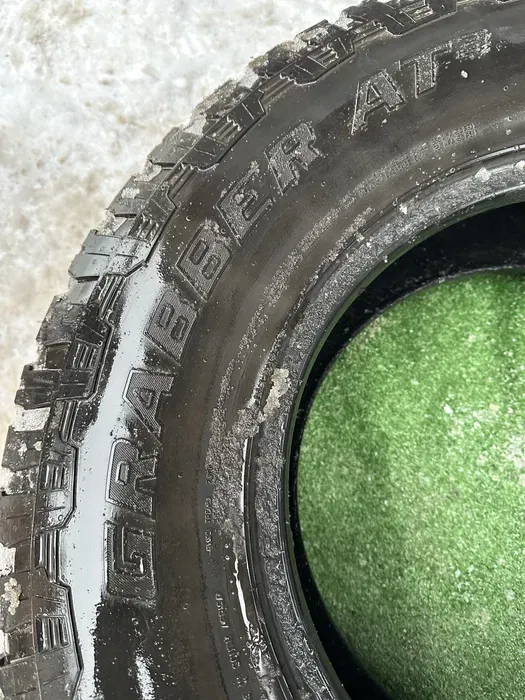 285/70 R17 General Grabber 21г пара шин всесезонных.