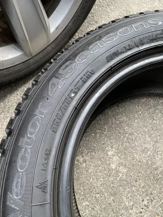 235/55 R17 Good/Year Vector комплект шин всесезонных
