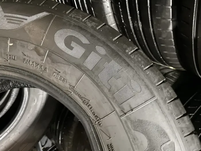 205/75 R16C 2023г Giti Van летние шины комплект