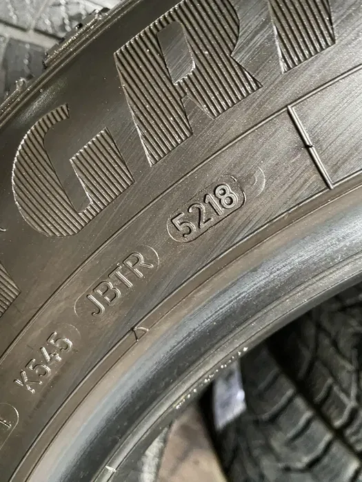 235/60 R18 Good/Year Efficient Grip 18 г, пара шин всесезонных