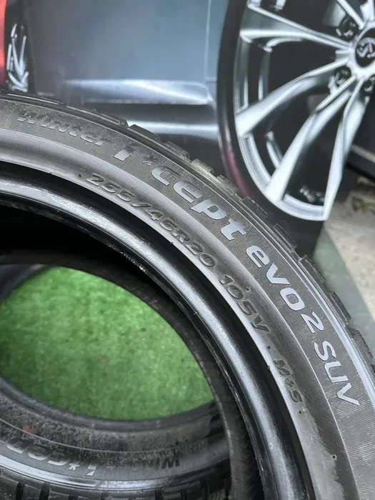 255/45 R20 Hankook i cept evo 2 пара шин зимних.