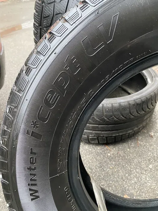 215/70 R15C Hankook i cept LV 21г пара шин зимних