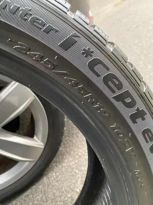 245/45 R19 Hankook i cept evo 19г пара шин зимних.