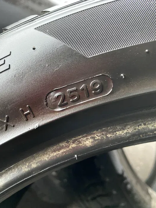 245/45 R19 Hankook i cept evo 19г пара шин зимних.