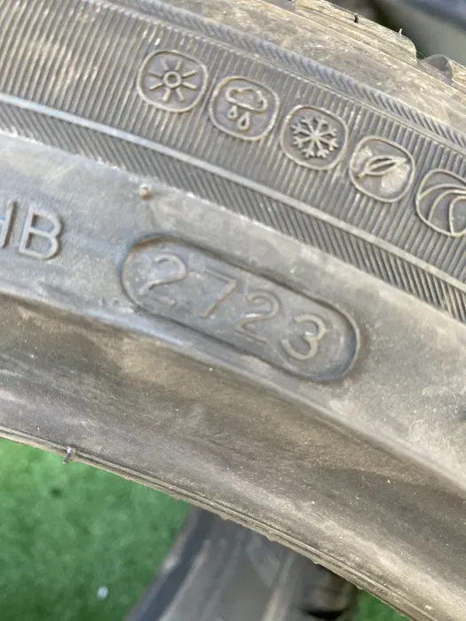 235/45 R19 Hankook Kinergy 4S, пара шин НОВЫХ всесезонных.