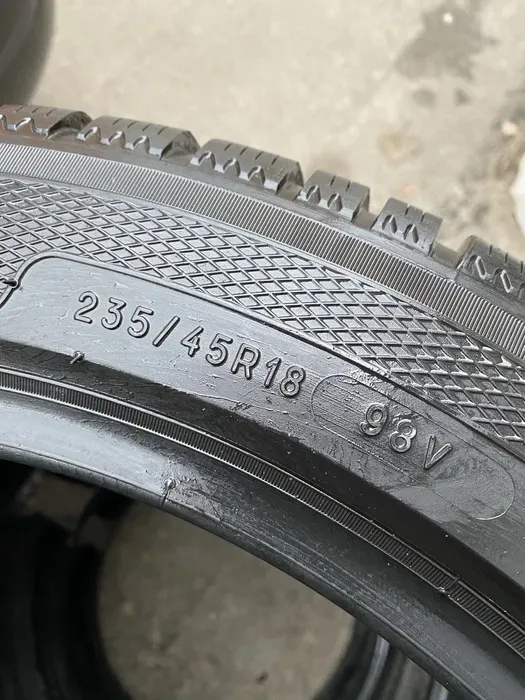 235/45 R18 Kleber Krisalp HP комплект шин зимних.