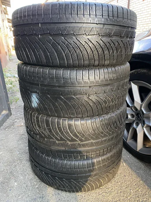 225/40 R18 Michelin Pilot Alpin комплект шин зимних.