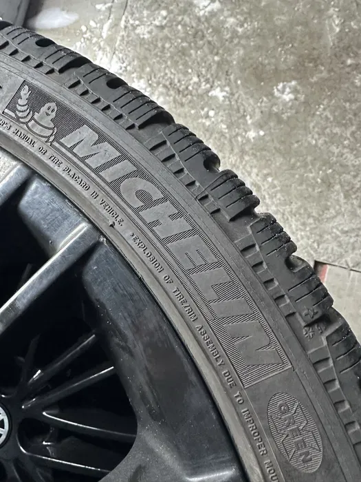 245/35 R19 Michelin Pilot Alpin комплект шин зимних.