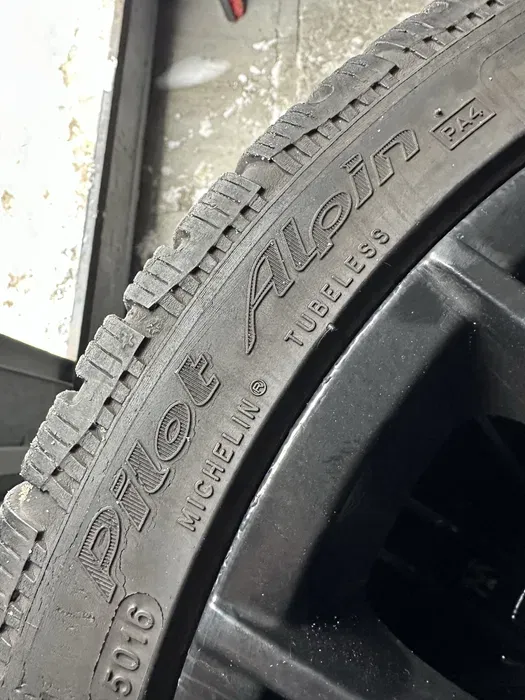 245/35 R19 Michelin Pilot Alpin комплект шин зимних.
