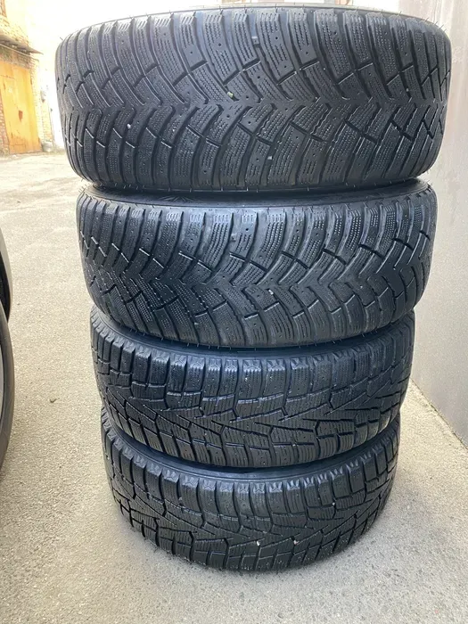 215/55 R17 Nexen Winguard WinSpike комплект шин зимних.
