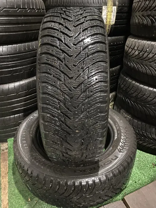 235/65 R17 Nokian Hakkapelitta 8 пара шин зимних.