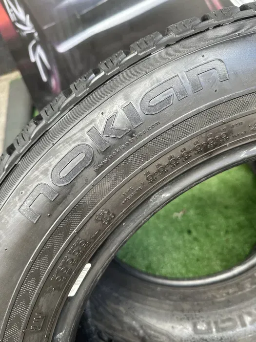 235/60 R18 Nokian WR SUV 3, пара шин зимних.