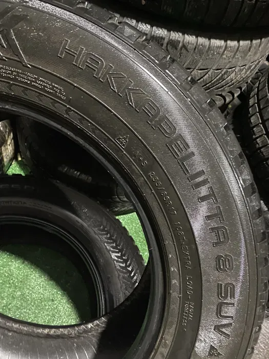 235/65 R17 Nokian Hakkapelitta 8 пара шин зимних.