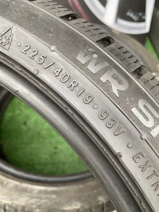 225/40 R19 Nokian SnowProof 22г пара шин зимних.