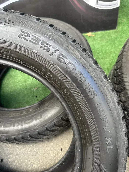 235/60 R18 Nokian WR SUV 3, пара шин зимних.
