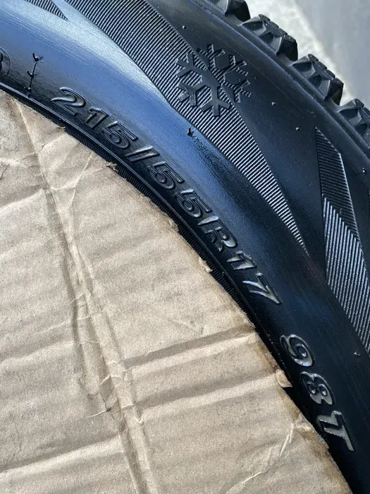 215/55 R17 Nexen Winguard WinSpike комплект шин зимних.