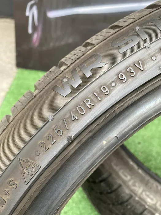 225/40 R19 Nokian SnowProof 22г пара шин зимних.