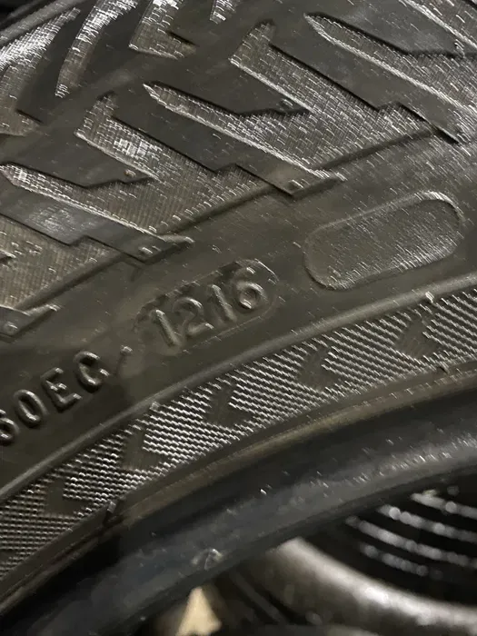 235/65 R17 Nokian Hakkapelitta 8 пара шин зимних.