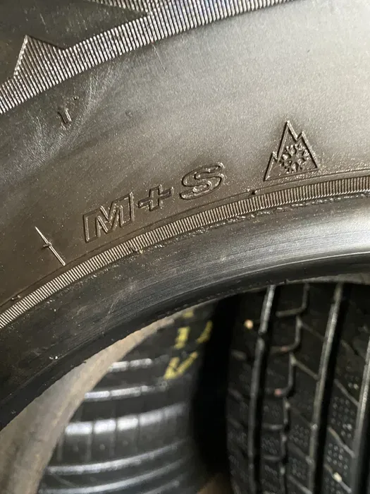 215/70 R16 Nexen пара шин всесезонных