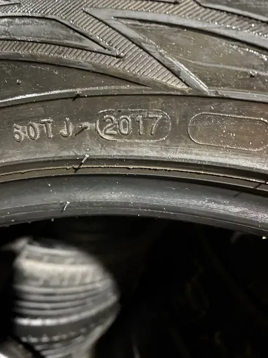 275/45 R20 Nokian WR suv пара шин зимних.