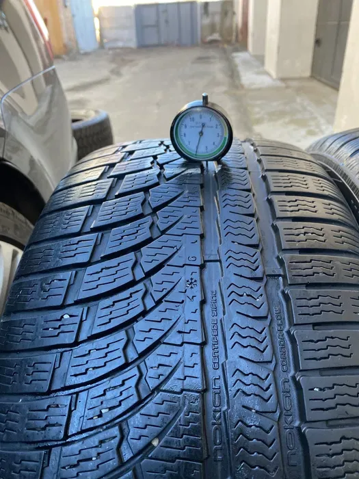 255/40 R19 Nokian WR пара шин зимних.