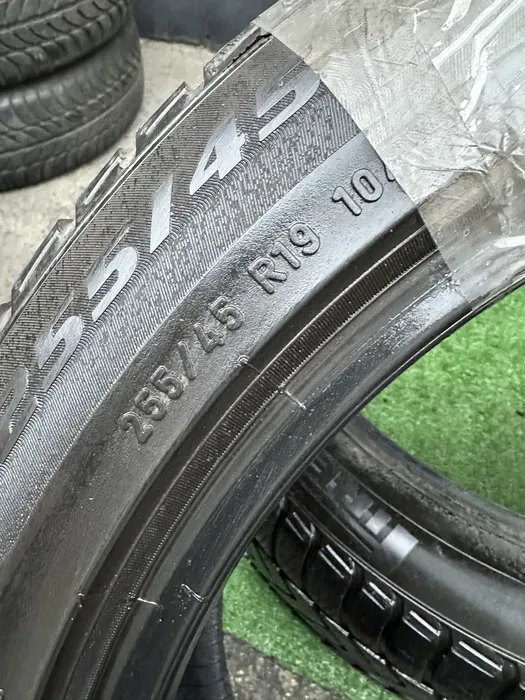 255/45 R19 Pirelli Sottozero 21г пара шин зимних.