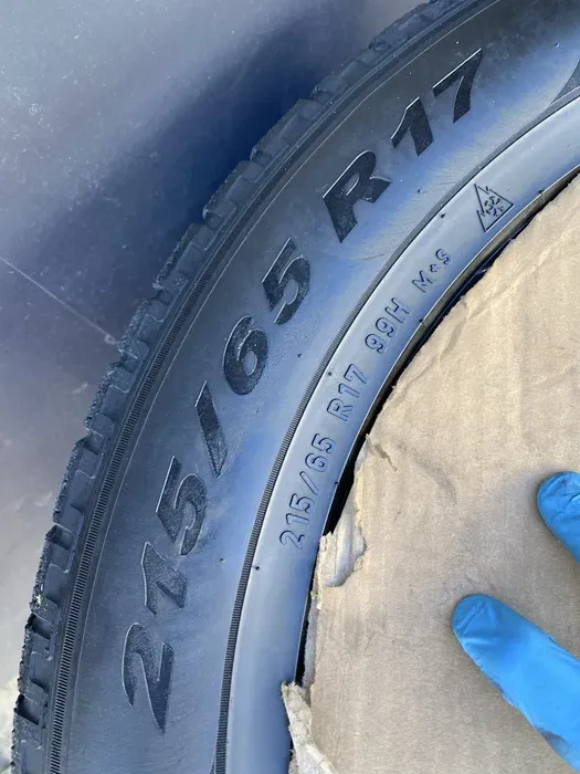 215/65 R17 Pirelli Scorpion комплект шин всесезонных