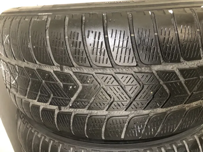 255/55 R18 Pirelli Scorpion комплект шин зимних.
