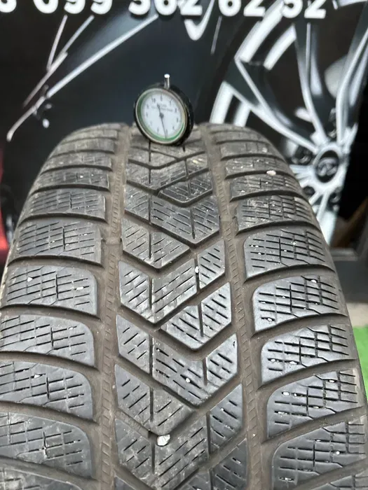 235/60 R18 Pirelli Scorpion 21г пара шин зимних.