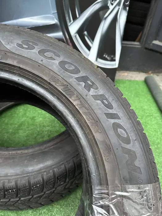235/60 R18 Pirelli Scorpion 21г пара шин зимних.