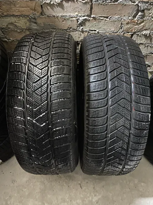 235/60 R18 Pirelli Scorpion 18г , пара шин зимних.